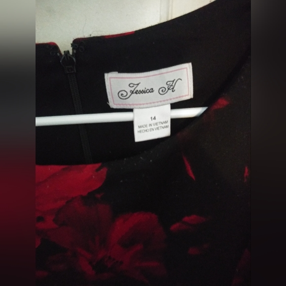 Woman's floral dress - Picture 2 of 2